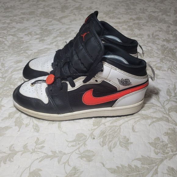 Nike Air Jordan Other - Nike Air Jordan 1 Mid Youth Size 3Y White Black Red Chile Shoes Kids 640734-075‎